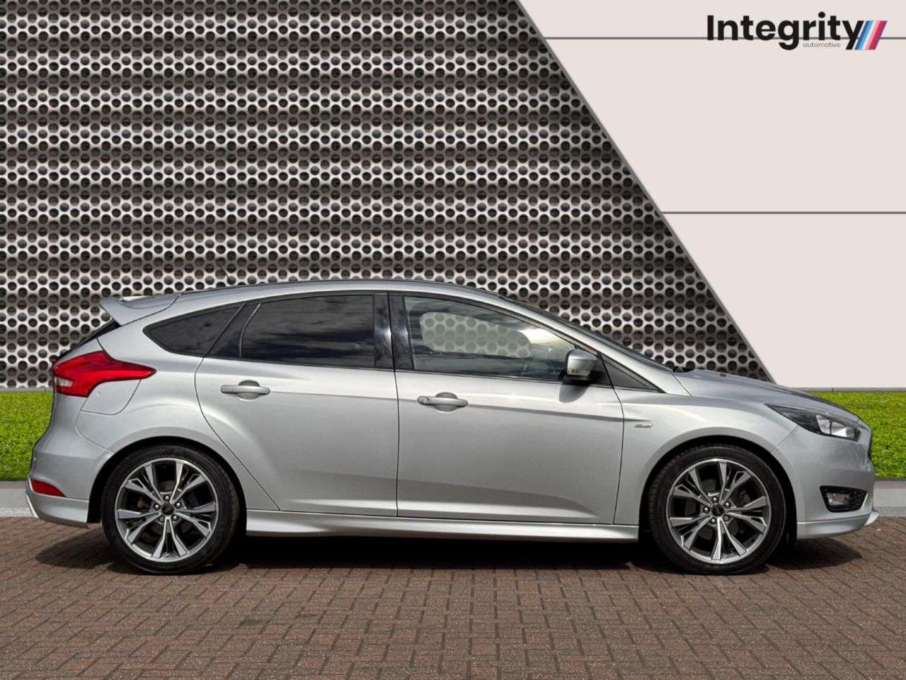 A 2017 FORD FOCUS 1.5T EcoBoost ST-Line Hatchback 5dr Petrol Manual Euro 6 (s/s) (150 ps) App A 2017 FORD FOCUS 1.5T EcoBoost ST-Line Hatchback 5dr Petrol Manual Euro 6 (s/s) (150 ps) App