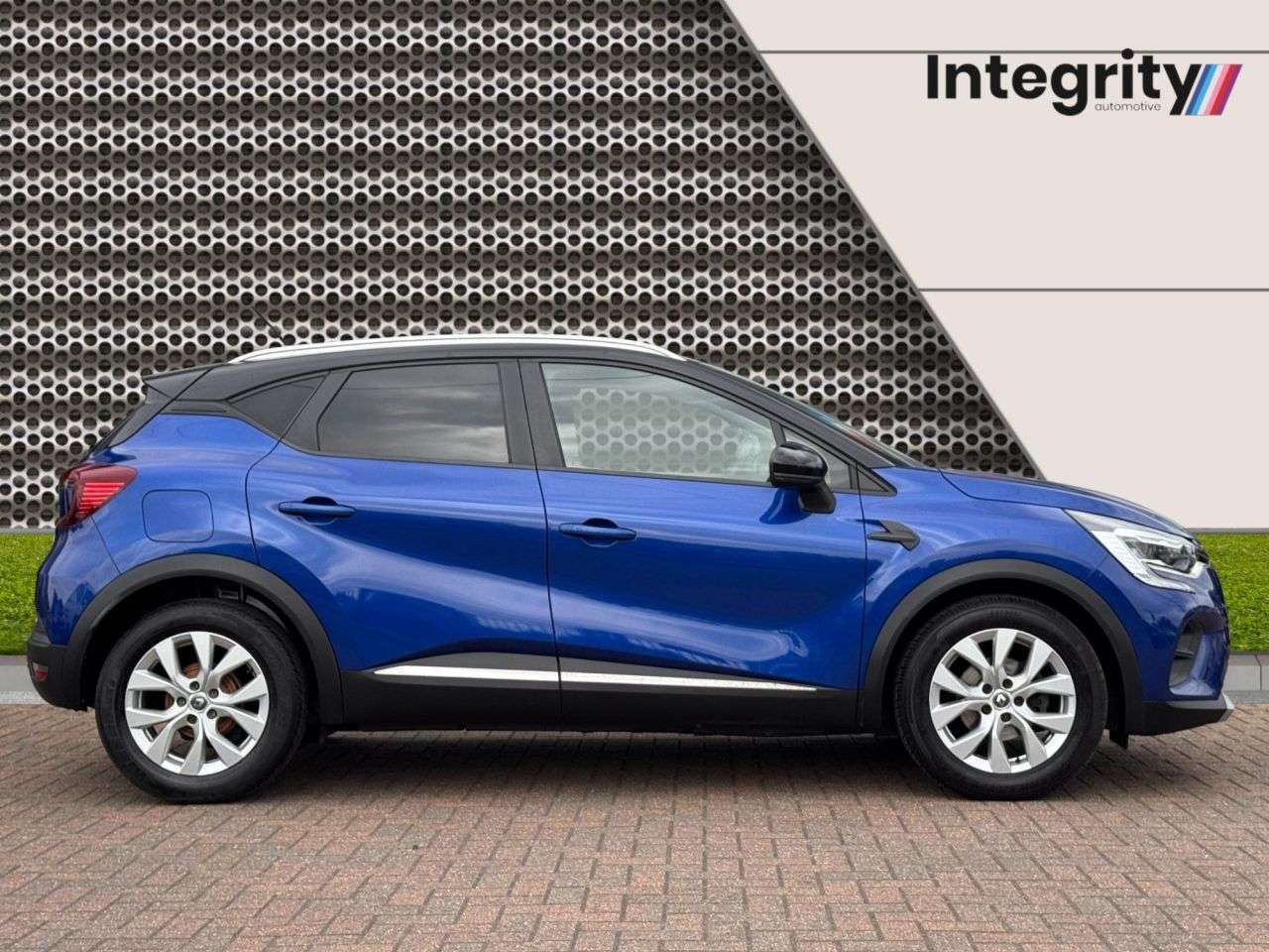 A 2020 RENAULT CAPTUR 1.0 TCe Iconic SUV 5dr Petrol Manual Euro 6 (s/s) (100 ps) Renault Service A 2020 RENAULT CAPTUR 1.0 TCe Iconic SUV 5dr Petrol Manual Euro 6 (s/s) (100 ps) Renault Service