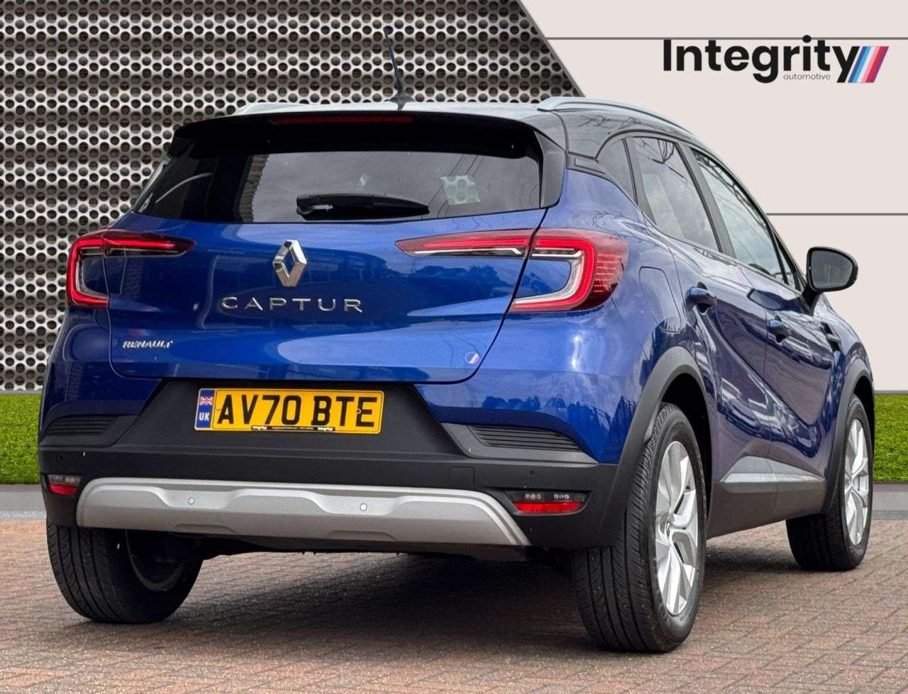 A 2020 RENAULT CAPTUR 1.0 TCe Iconic SUV 5dr Petrol Manual Euro 6 (s/s) (100 ps) Renault Service A 2020 RENAULT CAPTUR 1.0 TCe Iconic SUV 5dr Petrol Manual Euro 6 (s/s) (100 ps) Renault Service