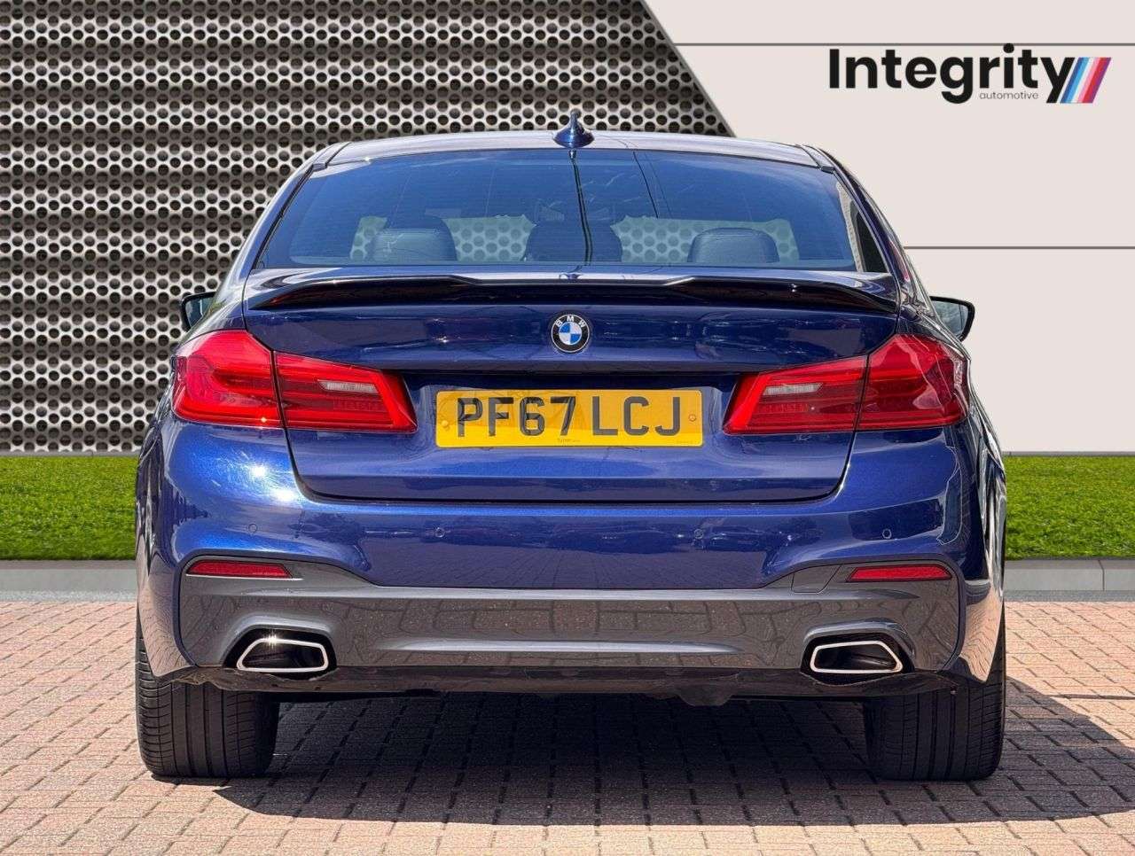 A 2018 BMW 5 SERIES 2.0 520d M Sport Saloon 4dr Diesel Auto Euro 6 (s/s) (190 ps) 9 BMW Service A 2018 BMW 5 SERIES 2.0 520d M Sport Saloon 4dr Diesel Auto Euro 6 (s/s) (190 ps) 9 BMW Service