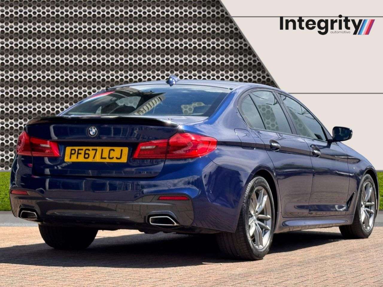 A 2018 BMW 5 SERIES 2.0 520d M Sport Saloon 4dr Diesel Auto Euro 6 (s/s) (190 ps) 9 BMW Service A 2018 BMW 5 SERIES 2.0 520d M Sport Saloon 4dr Diesel Auto Euro 6 (s/s) (190 ps) 9 BMW Service
