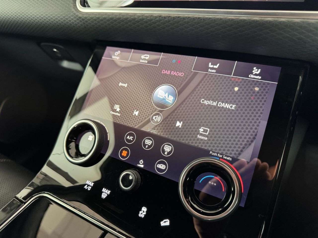 2019 LAND ROVER RANGE ROVER VELAR 2019 LAND ROVER RANGE ROVER VELAR