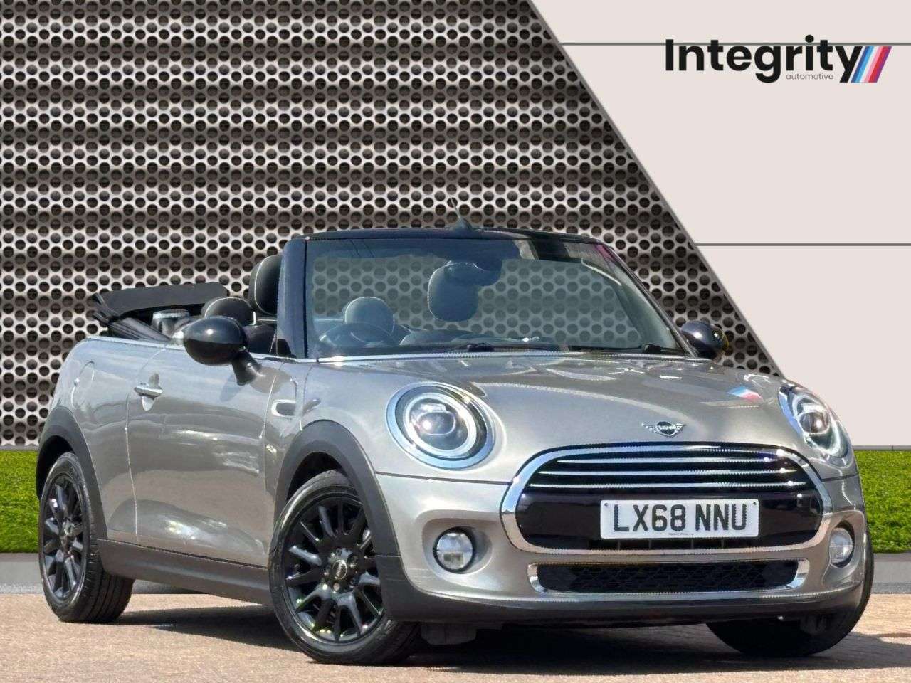 A 2018 MINI CONVERTIBLE 1.5 Cooper Convertible 2dr Petrol Steptronic Euro 6 (s/s) (136 ps) Comfort A 2018 MINI CONVERTIBLE 1.5 Cooper Convertible 2dr Petrol Steptronic Euro 6 (s/s) (136 ps) Comfort