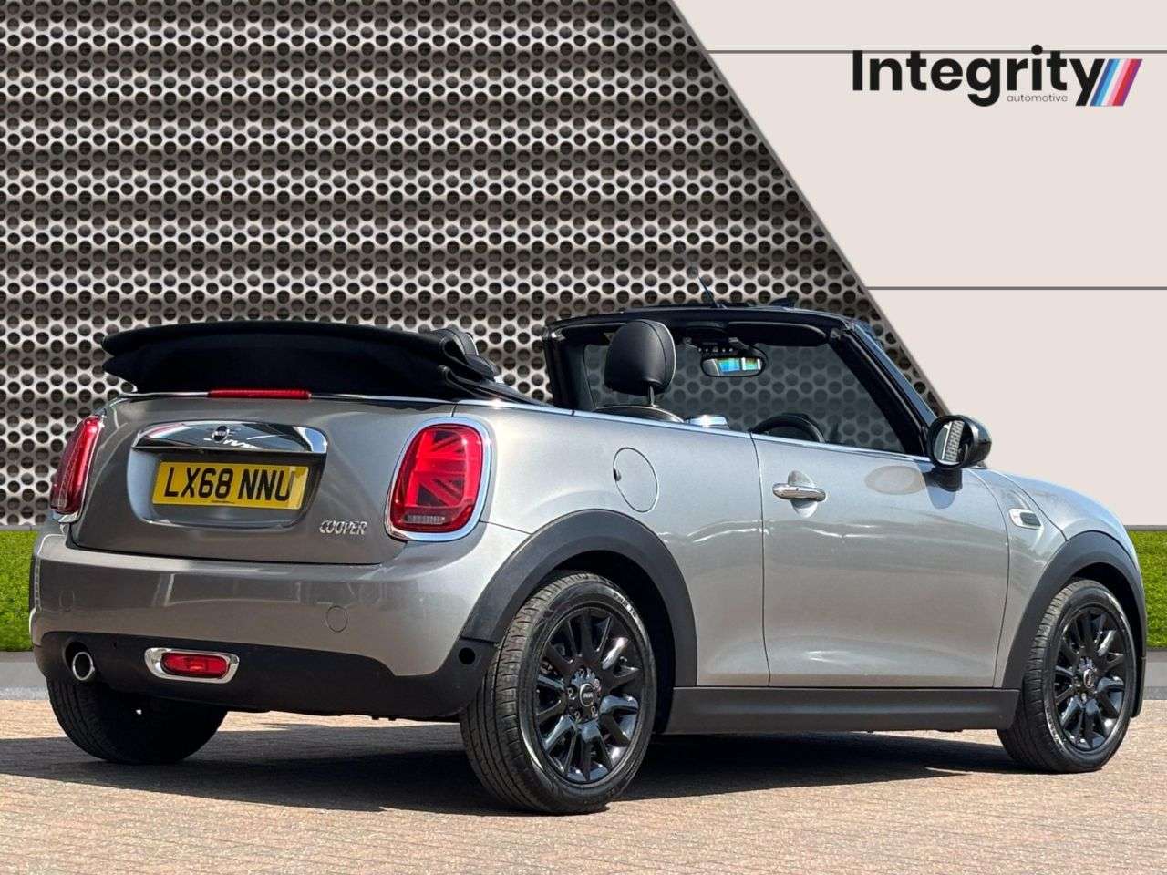 A 2018 MINI CONVERTIBLE 1.5 Cooper Convertible 2dr Petrol Steptronic Euro 6 (s/s) (136 ps) Comfort A 2018 MINI CONVERTIBLE 1.5 Cooper Convertible 2dr Petrol Steptronic Euro 6 (s/s) (136 ps) Comfort
