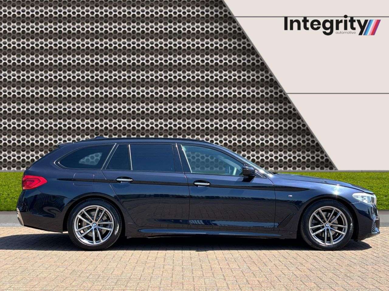 A 2017 BMW 5 SERIES 2.0 520d M Sport Touring 5dr Diesel Auto Euro 6 (s/s) (190 ps) A 2017 BMW 5 SERIES 2.0 520d M Sport Touring 5dr Diesel Auto Euro 6 (s/s) (190 ps)