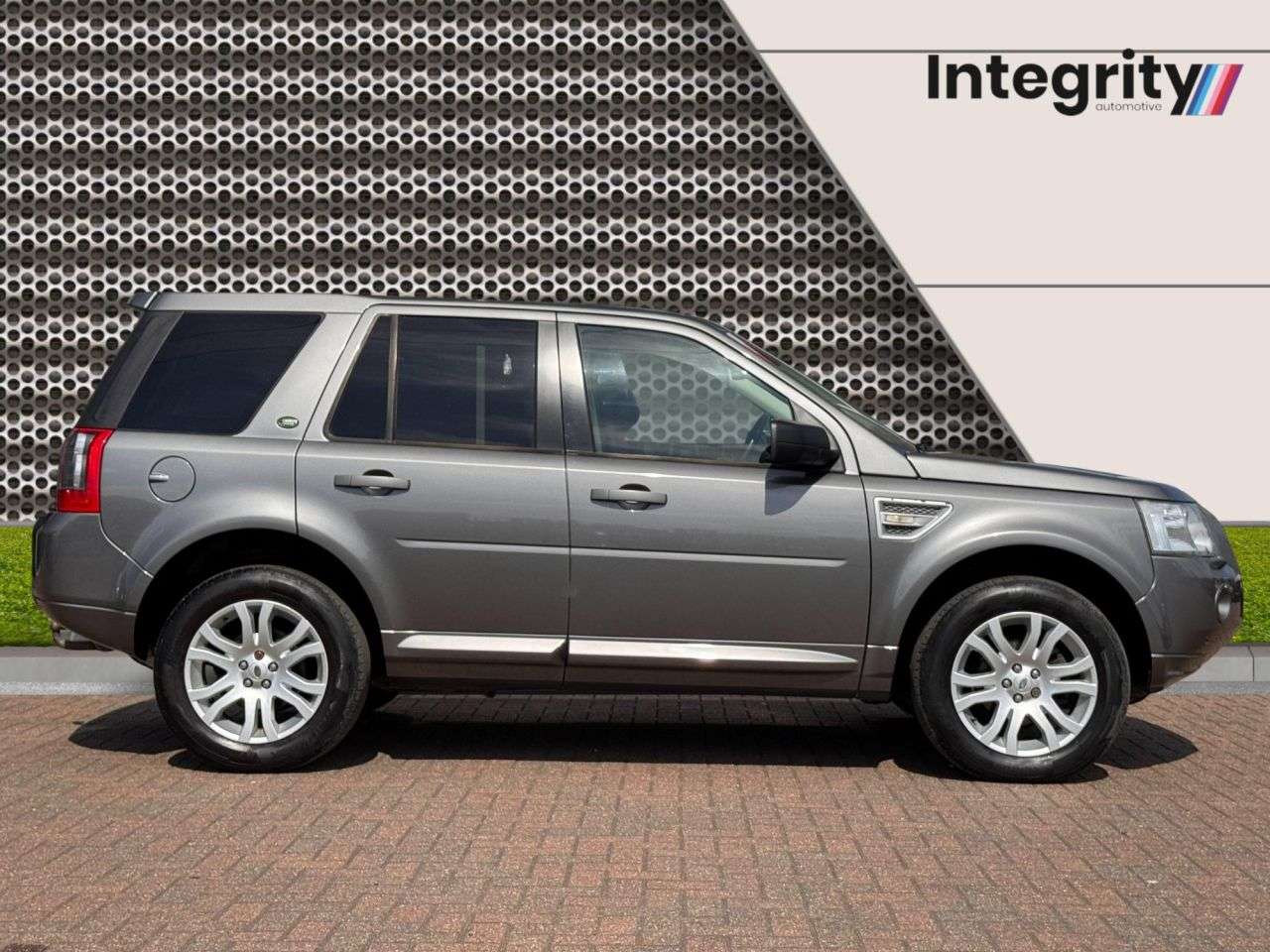 A 2009 LAND ROVER FREELANDER 2 2.2 TD4 HSE SUV 5dr Diesel Auto 4WD Euro 4 (160 ps) Premium Pack | Almond L A 2009 LAND ROVER FREELANDER 2 2.2 TD4 HSE SUV 5dr Diesel Auto 4WD Euro 4 (160 ps) Premium Pack | Almond L