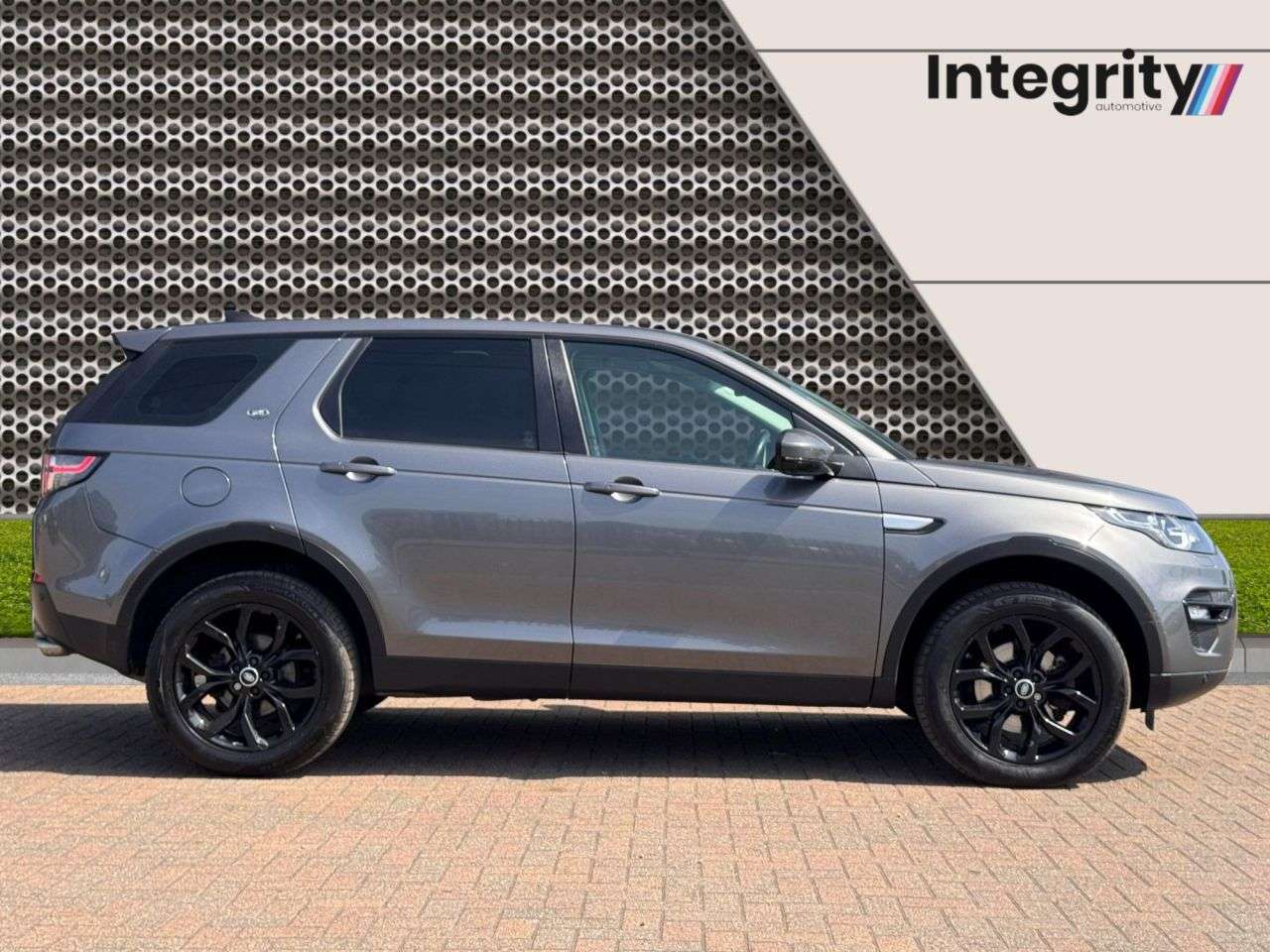 A 2016 LAND ROVER DISCOVERY SPORT 2.0 TD4 HSE SUV 5dr Diesel Auto 4WD Euro 6 (s/s) (180 ps) A 2016 LAND ROVER DISCOVERY SPORT 2.0 TD4 HSE SUV 5dr Diesel Auto 4WD Euro 6 (s/s) (180 ps)