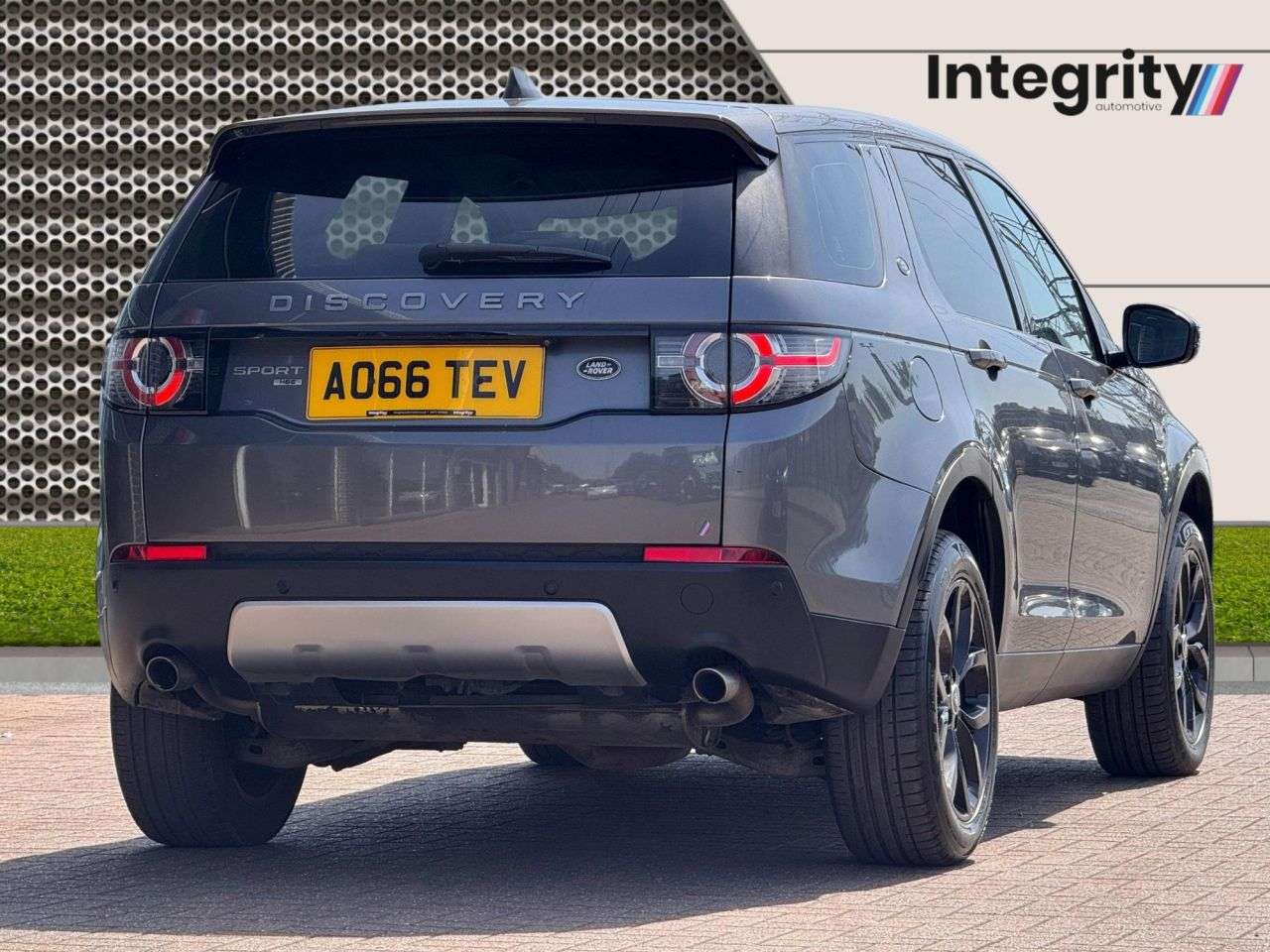 A 2016 LAND ROVER DISCOVERY SPORT 2.0 TD4 HSE SUV 5dr Diesel Auto 4WD Euro 6 (s/s) (180 ps) A 2016 LAND ROVER DISCOVERY SPORT 2.0 TD4 HSE SUV 5dr Diesel Auto 4WD Euro 6 (s/s) (180 ps)
