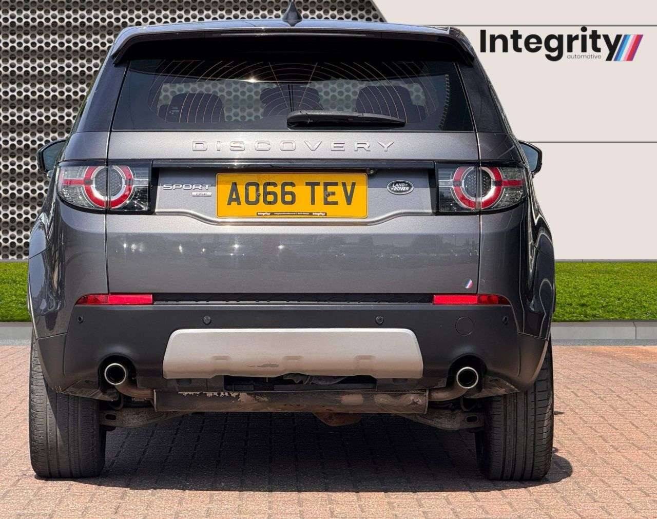 A 2016 LAND ROVER DISCOVERY SPORT 2.0 TD4 HSE SUV 5dr Diesel Auto 4WD Euro 6 (s/s) (180 ps) A 2016 LAND ROVER DISCOVERY SPORT 2.0 TD4 HSE SUV 5dr Diesel Auto 4WD Euro 6 (s/s) (180 ps)
