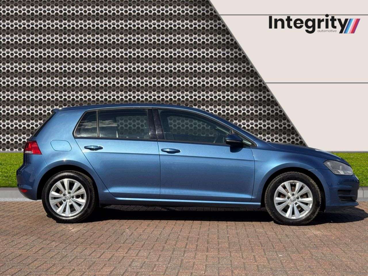 A 2013 VOLKSWAGEN GOLF 1.4 TSI BlueMotion Tech SE Hatchback 5dr Petrol Manual Euro 5 (s/s) (122 ps A 2013 VOLKSWAGEN GOLF 1.4 TSI BlueMotion Tech SE Hatchback 5dr Petrol Manual Euro 5 (s/s) (122 ps