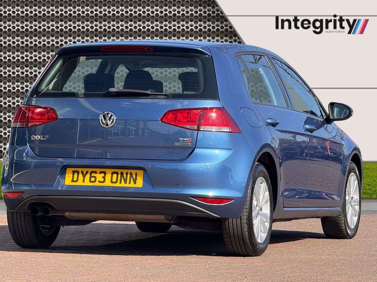 A 2013 VOLKSWAGEN GOLF 1.4 TSI BlueMotion Tech SE Hatchback 5dr Petrol Manual Euro 5 (s/s) (122 ps A 2013 VOLKSWAGEN GOLF 1.4 TSI BlueMotion Tech SE Hatchback 5dr Petrol Manual Euro 5 (s/s) (122 ps
