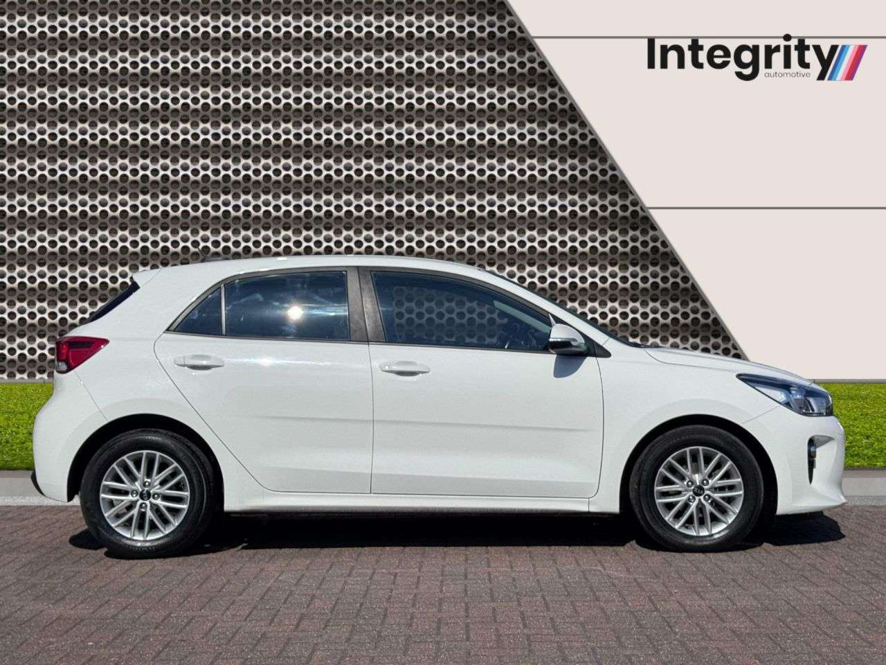 A 2018 KIA RIO 1.25 2 Hatchback 5dr Petrol Manual Euro 6 (s/s) (83 bhp) Apple CarPlay | An A 2018 KIA RIO 1.25 2 Hatchback 5dr Petrol Manual Euro 6 (s/s) (83 bhp) Apple CarPlay | An