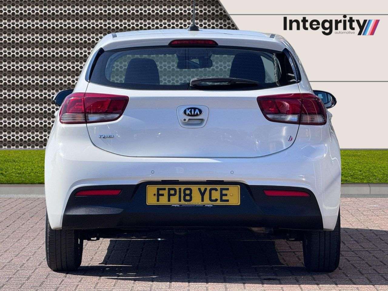A 2018 KIA RIO 1.25 2 Hatchback 5dr Petrol Manual Euro 6 (s/s) (83 bhp) Apple CarPlay | An A 2018 KIA RIO 1.25 2 Hatchback 5dr Petrol Manual Euro 6 (s/s) (83 bhp) Apple CarPlay | An