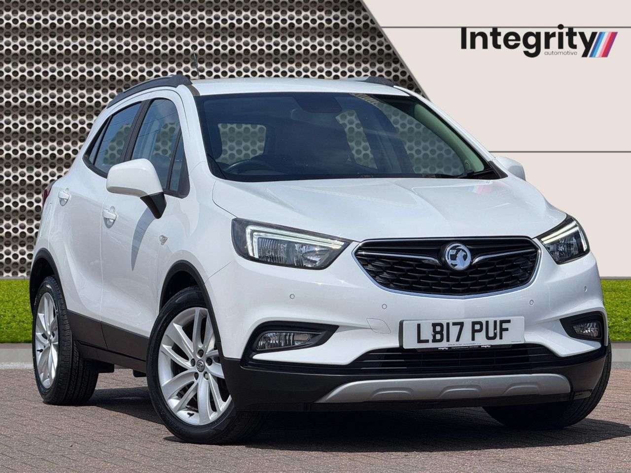 A 2017 VAUXHALL MOKKA X 1.4i Turbo Design Nav SUV 5dr Petrol Auto Euro 6 (140 ps) Low Mileage | Tow A 2017 VAUXHALL MOKKA X 1.4i Turbo Design Nav SUV 5dr Petrol Auto Euro 6 (140 ps) Low Mileage | Tow