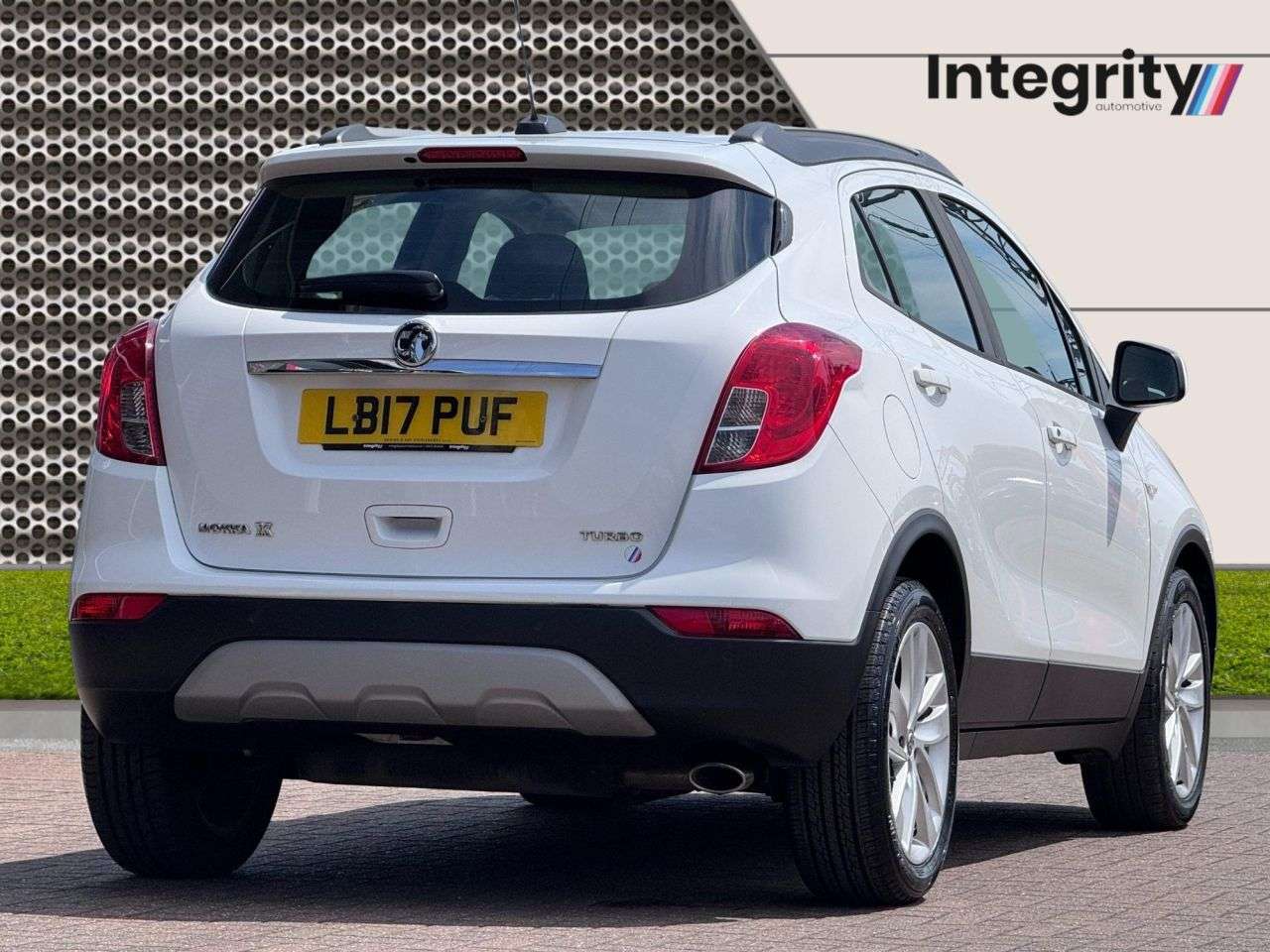 A 2017 VAUXHALL MOKKA X 1.4i Turbo Design Nav SUV 5dr Petrol Auto Euro 6 (140 ps) Low Mileage | Tow A 2017 VAUXHALL MOKKA X 1.4i Turbo Design Nav SUV 5dr Petrol Auto Euro 6 (140 ps) Low Mileage | Tow