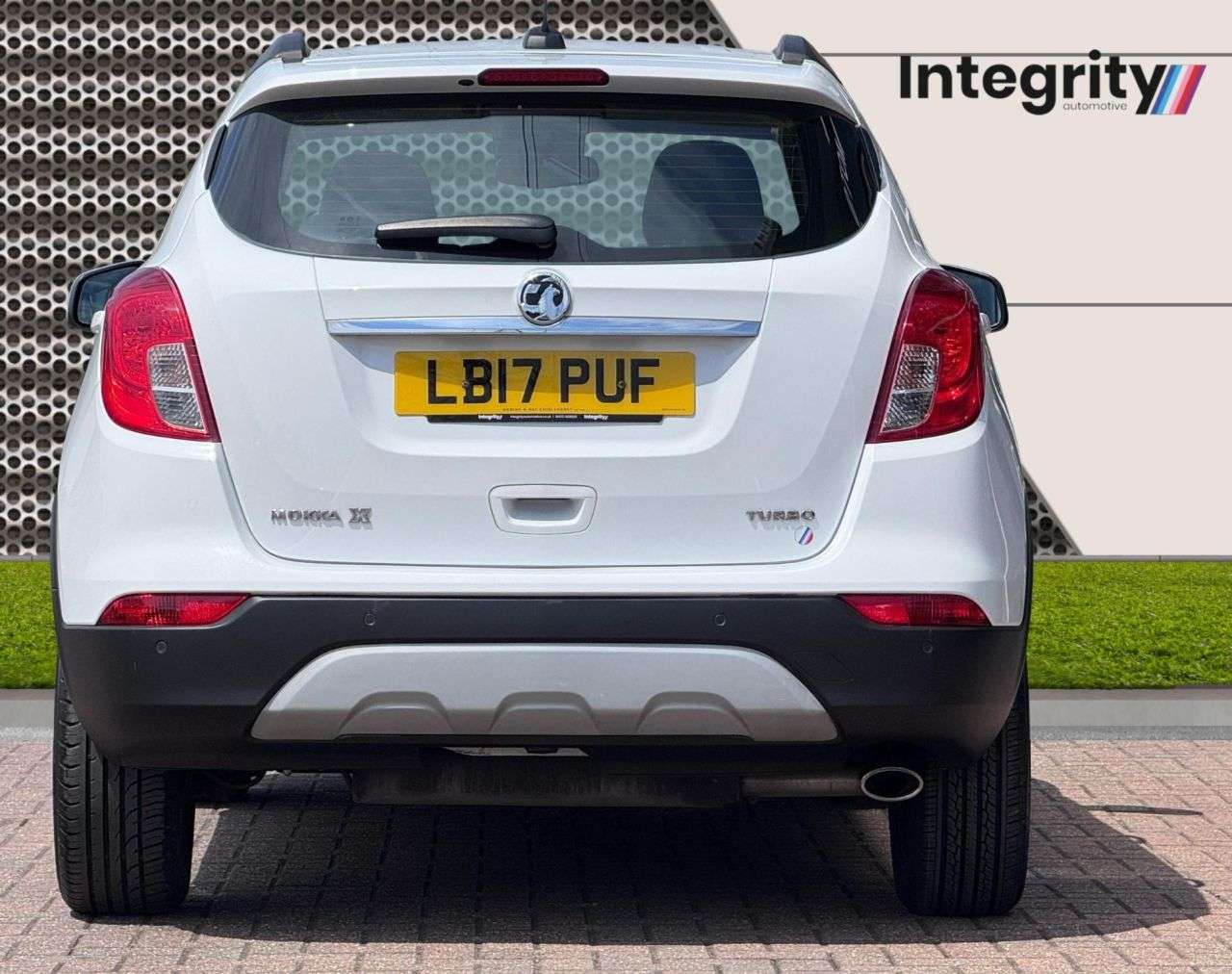 A 2017 VAUXHALL MOKKA X 1.4i Turbo Design Nav SUV 5dr Petrol Auto Euro 6 (140 ps) Low Mileage | Tow A 2017 VAUXHALL MOKKA X 1.4i Turbo Design Nav SUV 5dr Petrol Auto Euro 6 (140 ps) Low Mileage | Tow