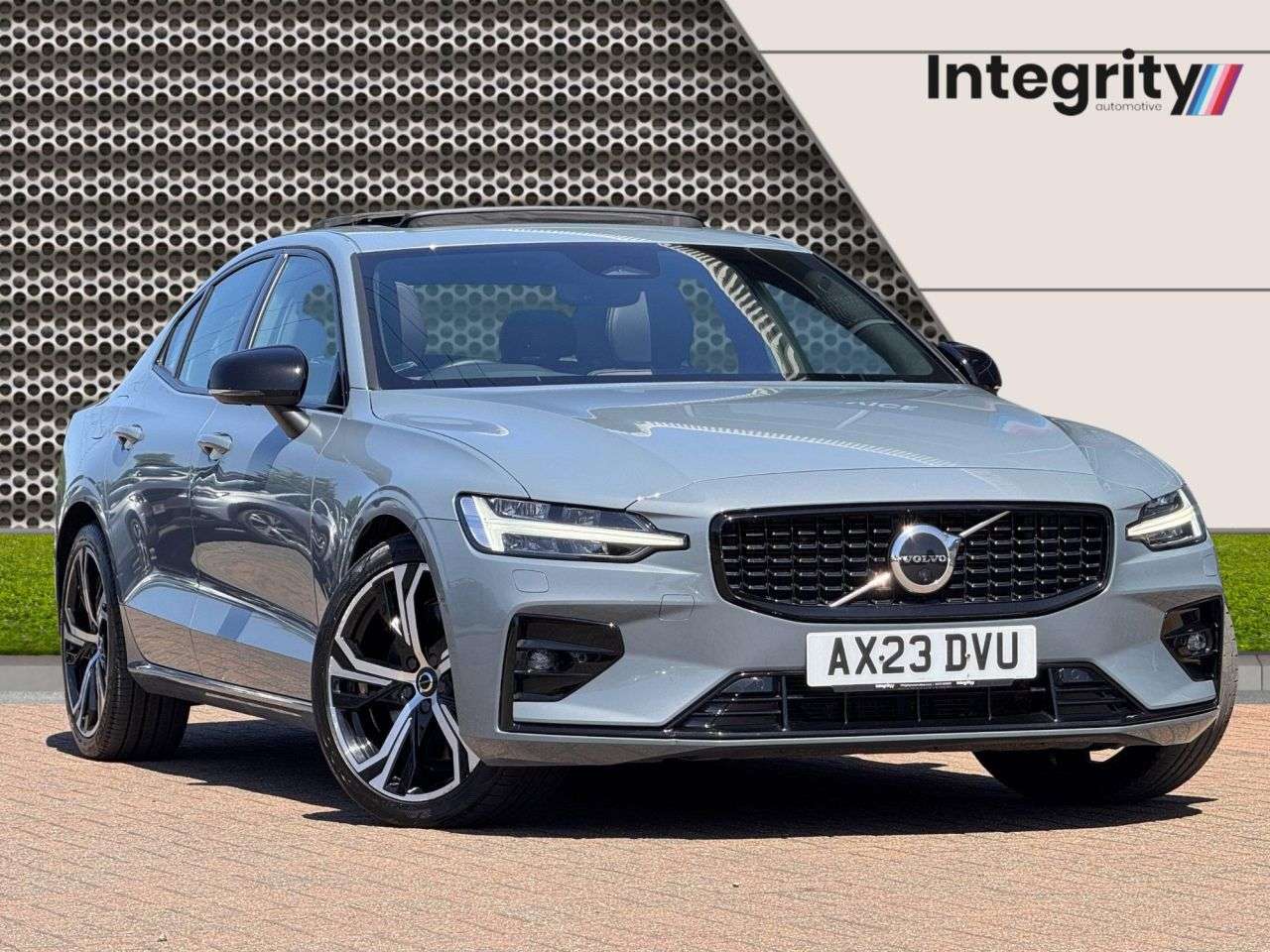 A 2023 VOLVO S60 2.0 B5 MHEV Ultimate Saloon 4dr Petrol Hybrid Auto Euro 6 (s/s) (250 ps) A 2023 VOLVO S60 2.0 B5 MHEV Ultimate Saloon 4dr Petrol Hybrid Auto Euro 6 (s/s) (250 ps)