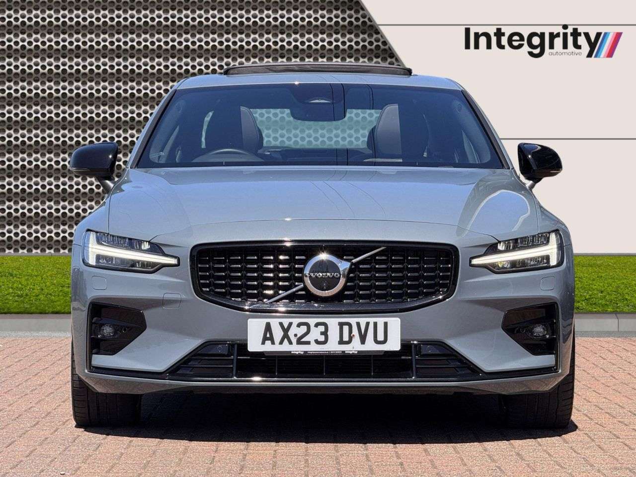 A 2023 VOLVO S60 2.0 B5 MHEV Ultimate Saloon 4dr Petrol Hybrid Auto Euro 6 (s/s) (250 ps) A 2023 VOLVO S60 2.0 B5 MHEV Ultimate Saloon 4dr Petrol Hybrid Auto Euro 6 (s/s) (250 ps)