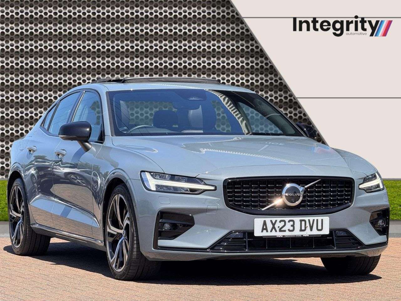 A 2023 VOLVO S60 2.0 B5 MHEV Ultimate Saloon 4dr Petrol Hybrid Auto Euro 6 (s/s) (250 ps) A 2023 VOLVO S60 2.0 B5 MHEV Ultimate Saloon 4dr Petrol Hybrid Auto Euro 6 (s/s) (250 ps)