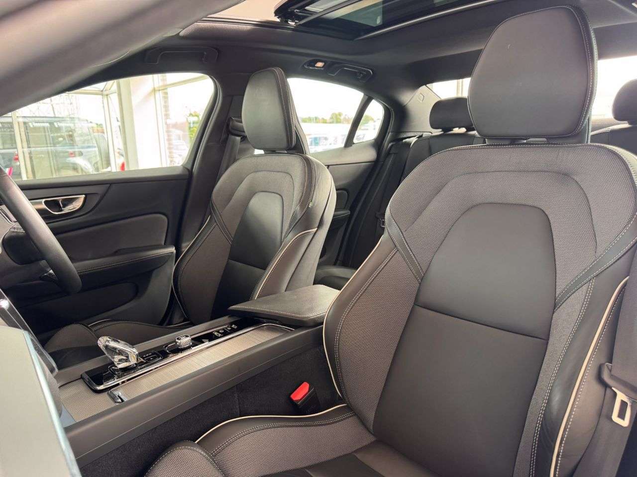 2023 VOLVO S60 2023 VOLVO S60