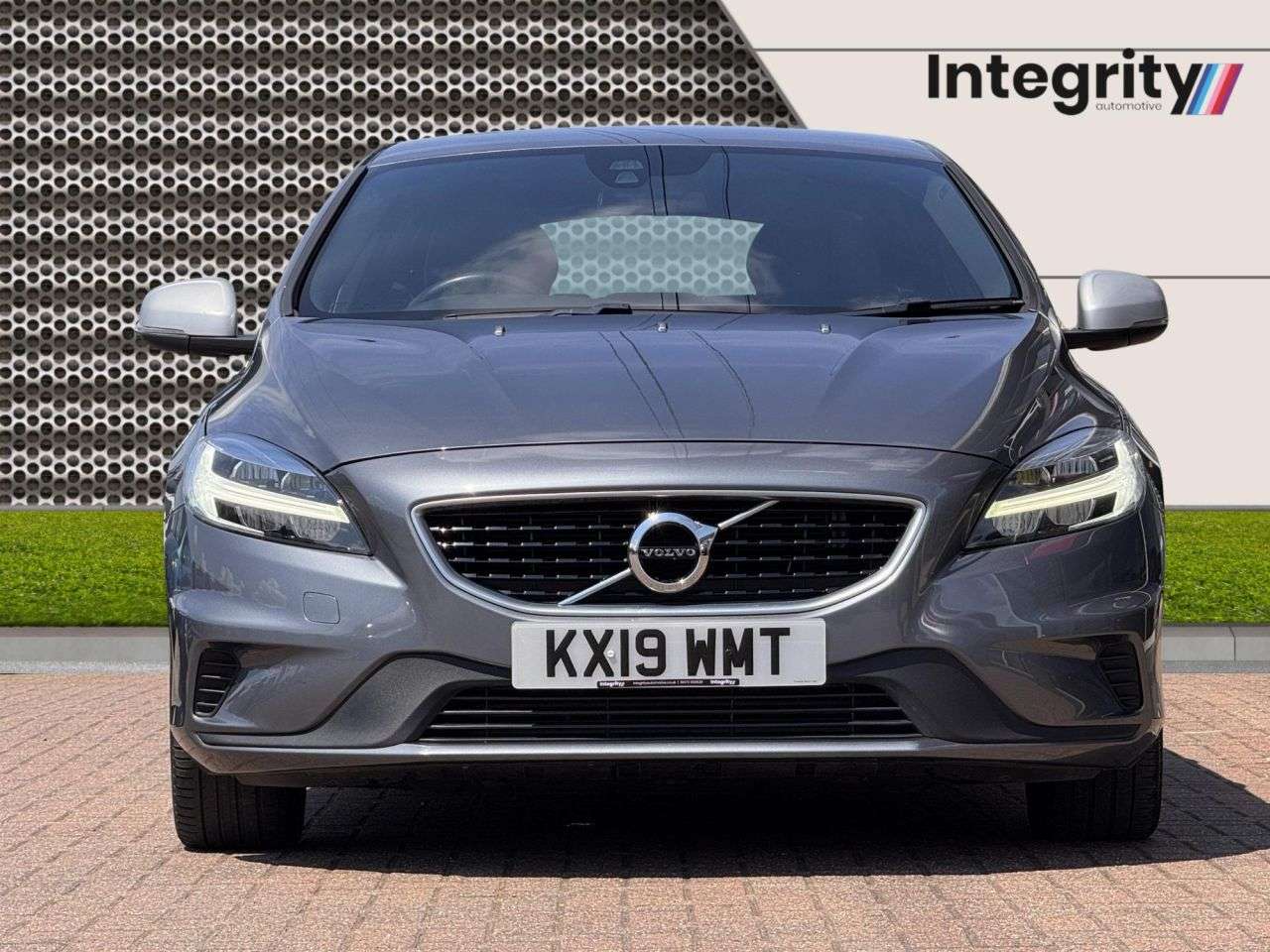2019 VOLVO V40 2019 VOLVO V40
