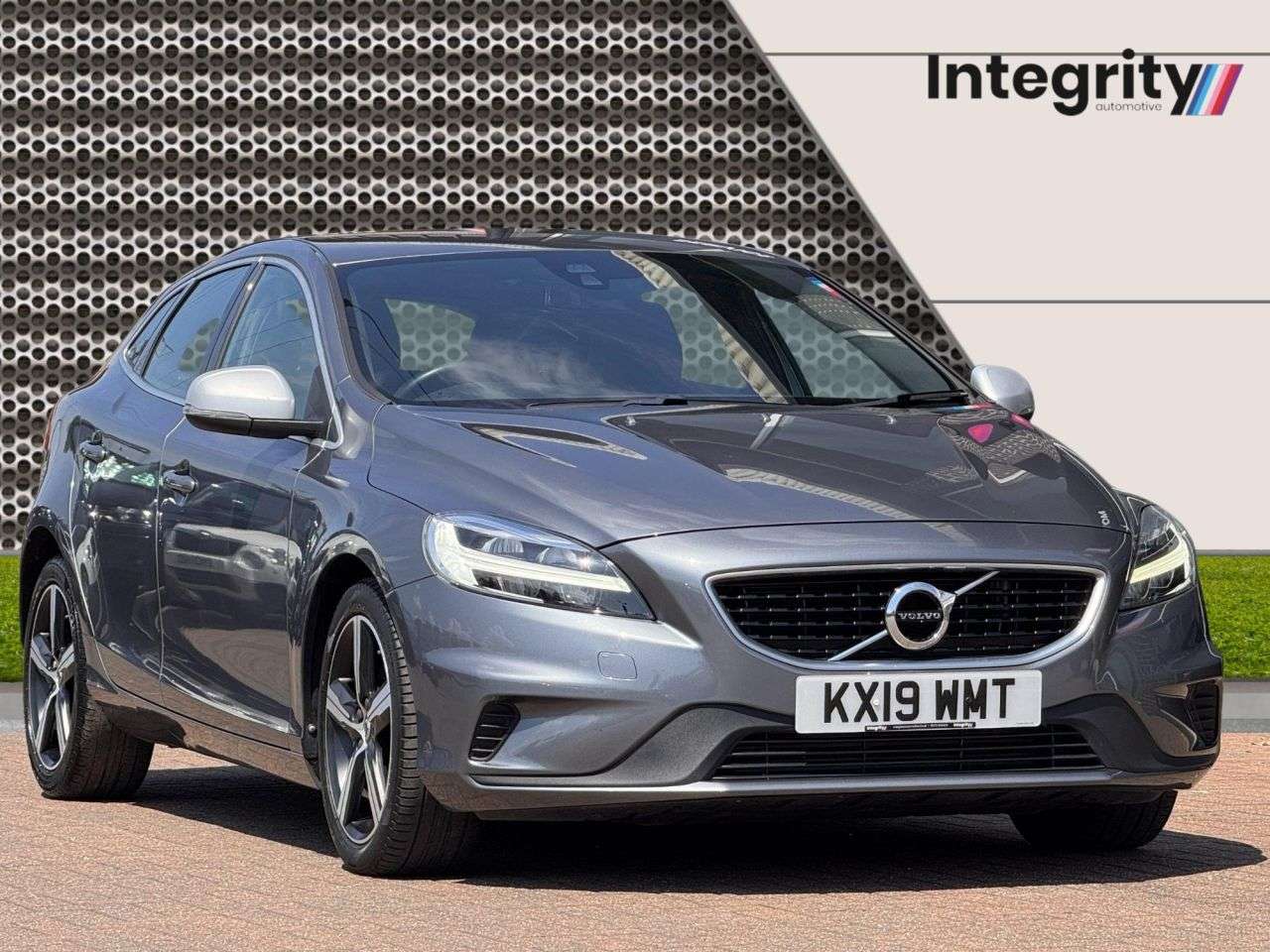 2019 VOLVO V40 2019 VOLVO V40