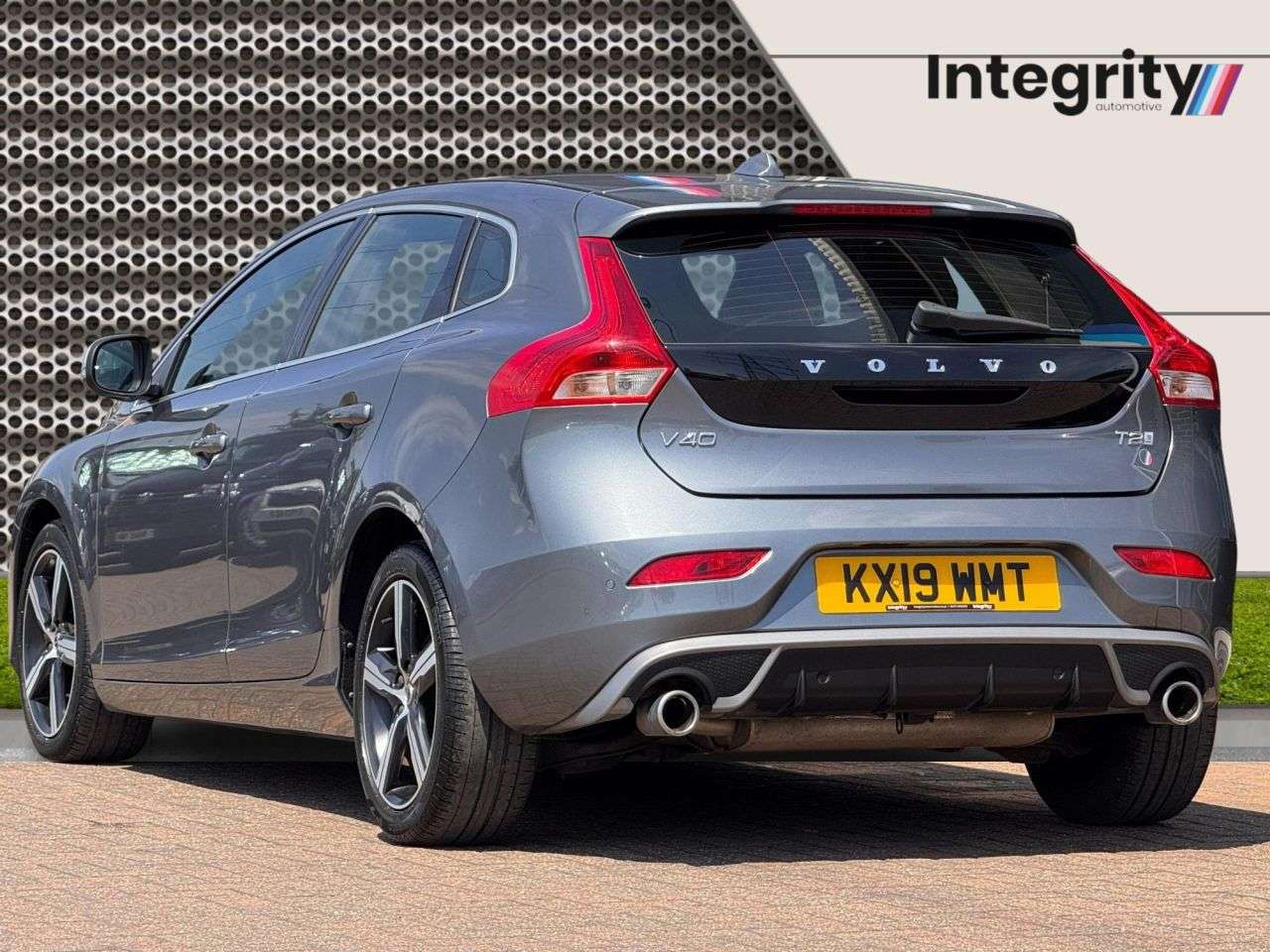 2019 VOLVO V40 2019 VOLVO V40