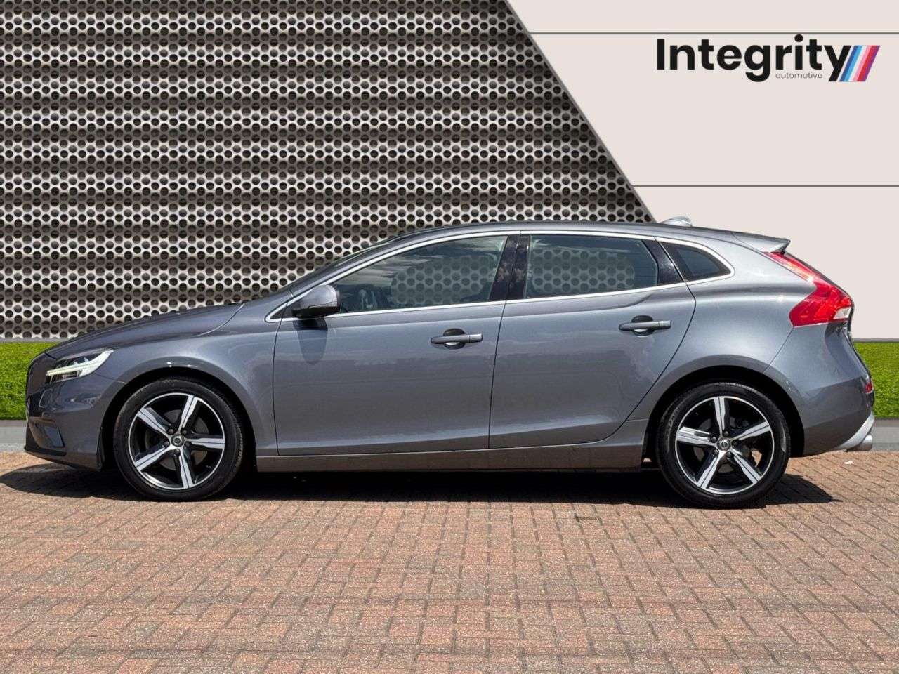2019 VOLVO V40 2019 VOLVO V40
