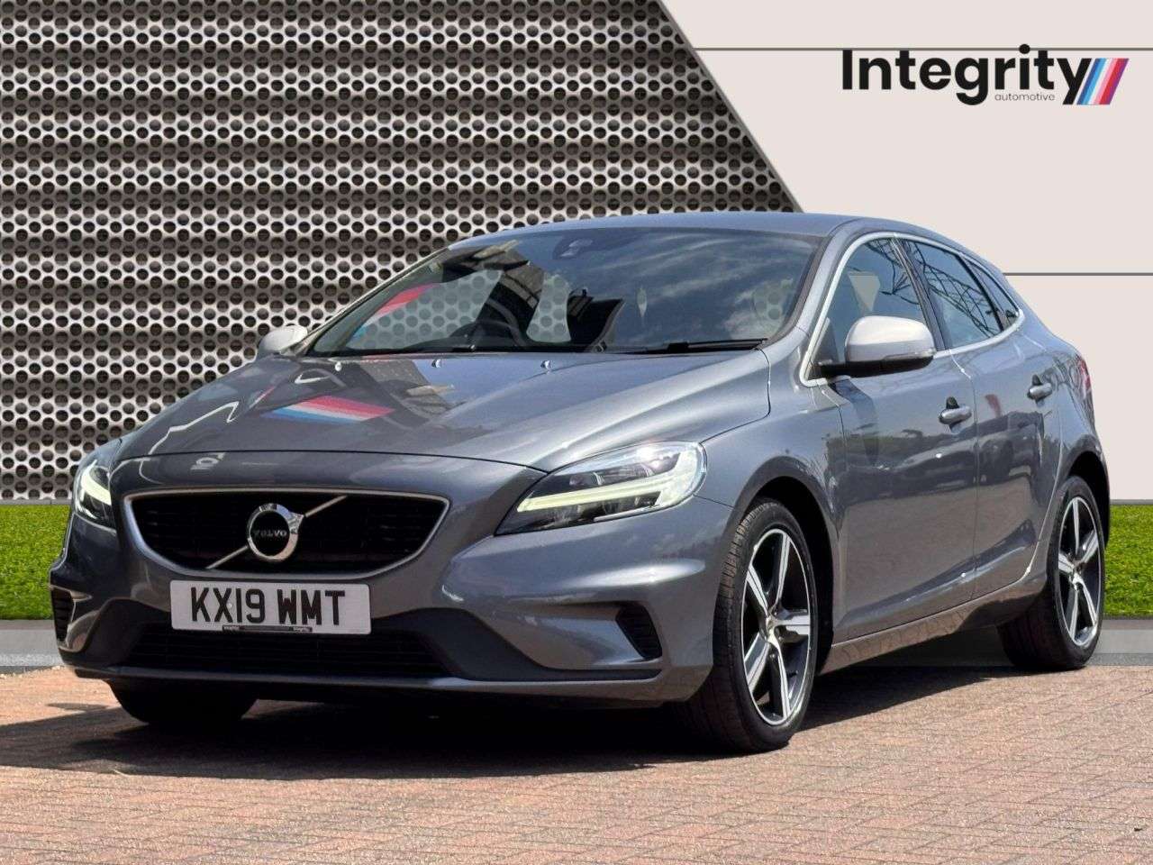 2019 VOLVO V40 2019 VOLVO V40