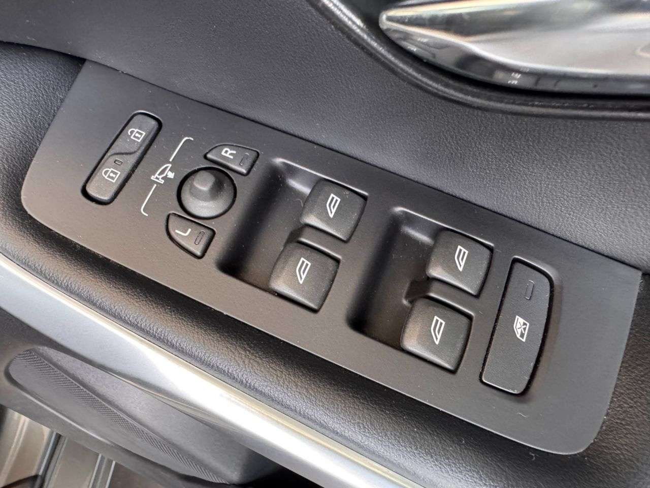 2019 VOLVO V40 2019 VOLVO V40