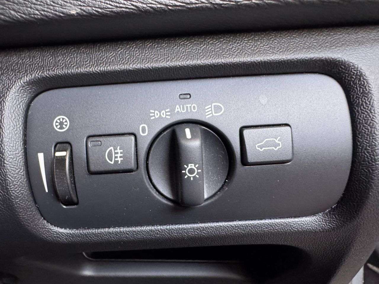 2019 VOLVO V40 2019 VOLVO V40
