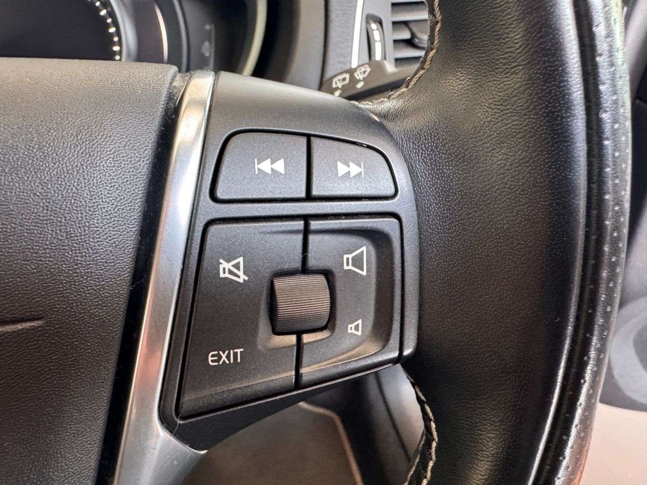 2019 VOLVO V40 2019 VOLVO V40