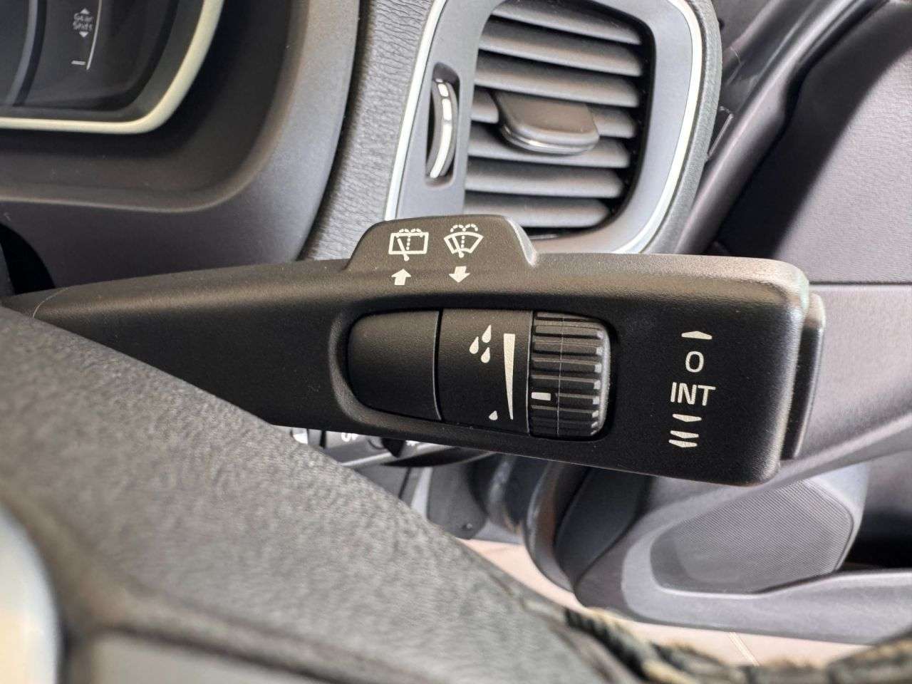 2019 VOLVO V40 2019 VOLVO V40