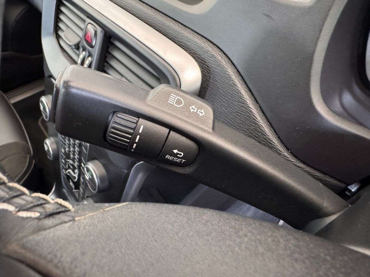2019 VOLVO V40 2019 VOLVO V40