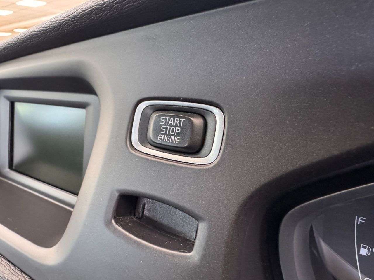 2019 VOLVO V40 2019 VOLVO V40