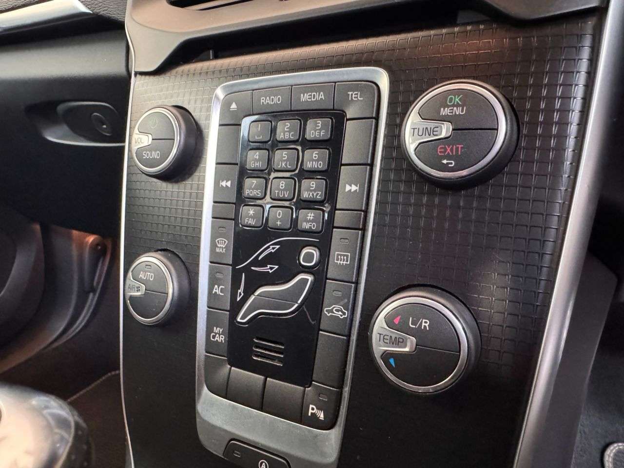 2019 VOLVO V40 2019 VOLVO V40