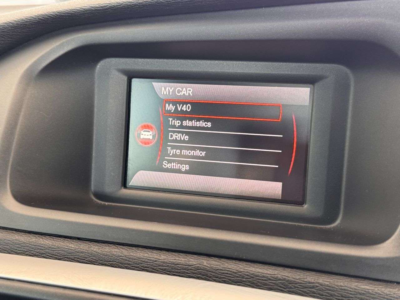 2019 VOLVO V40 2019 VOLVO V40