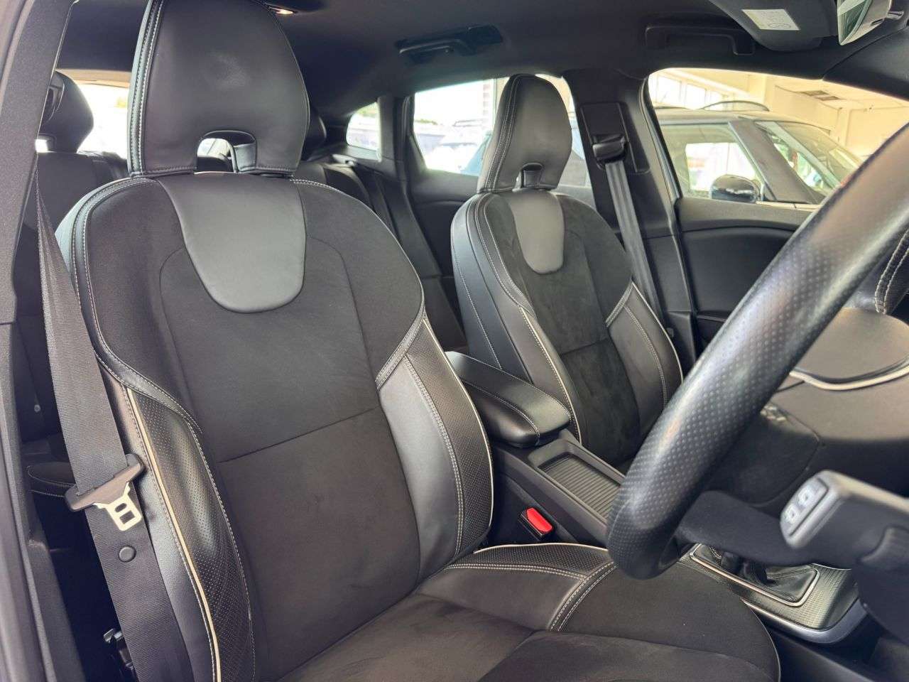 2019 VOLVO V40 2019 VOLVO V40