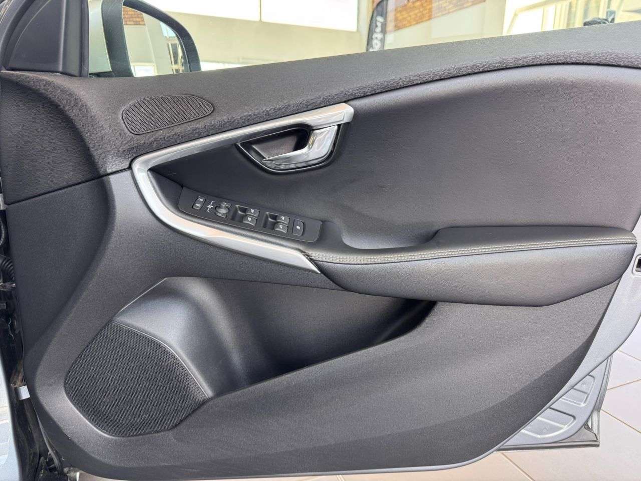 2019 VOLVO V40 2019 VOLVO V40