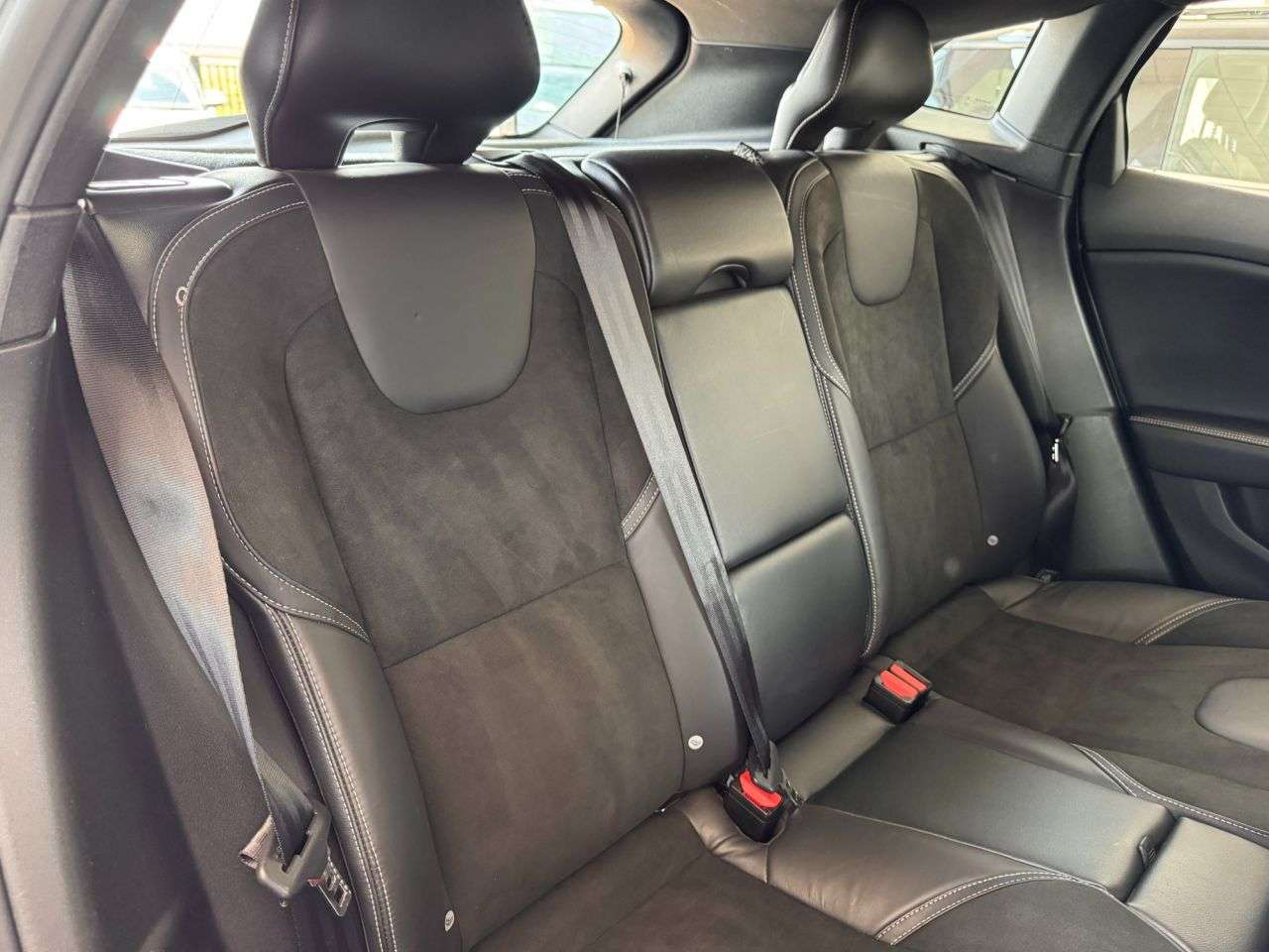 2019 VOLVO V40 2019 VOLVO V40