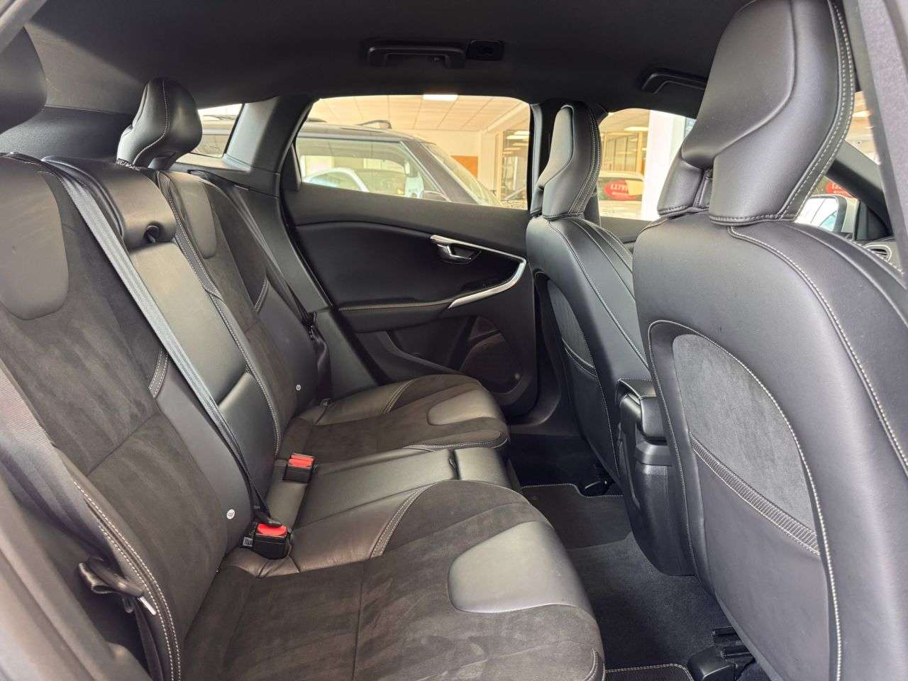 2019 VOLVO V40 2019 VOLVO V40