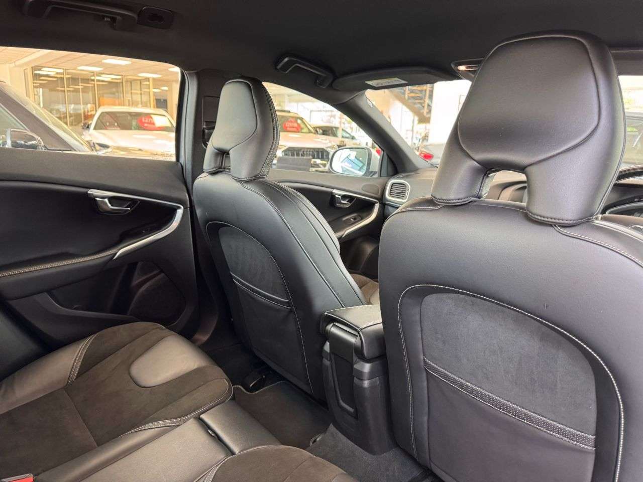 2019 VOLVO V40 2019 VOLVO V40