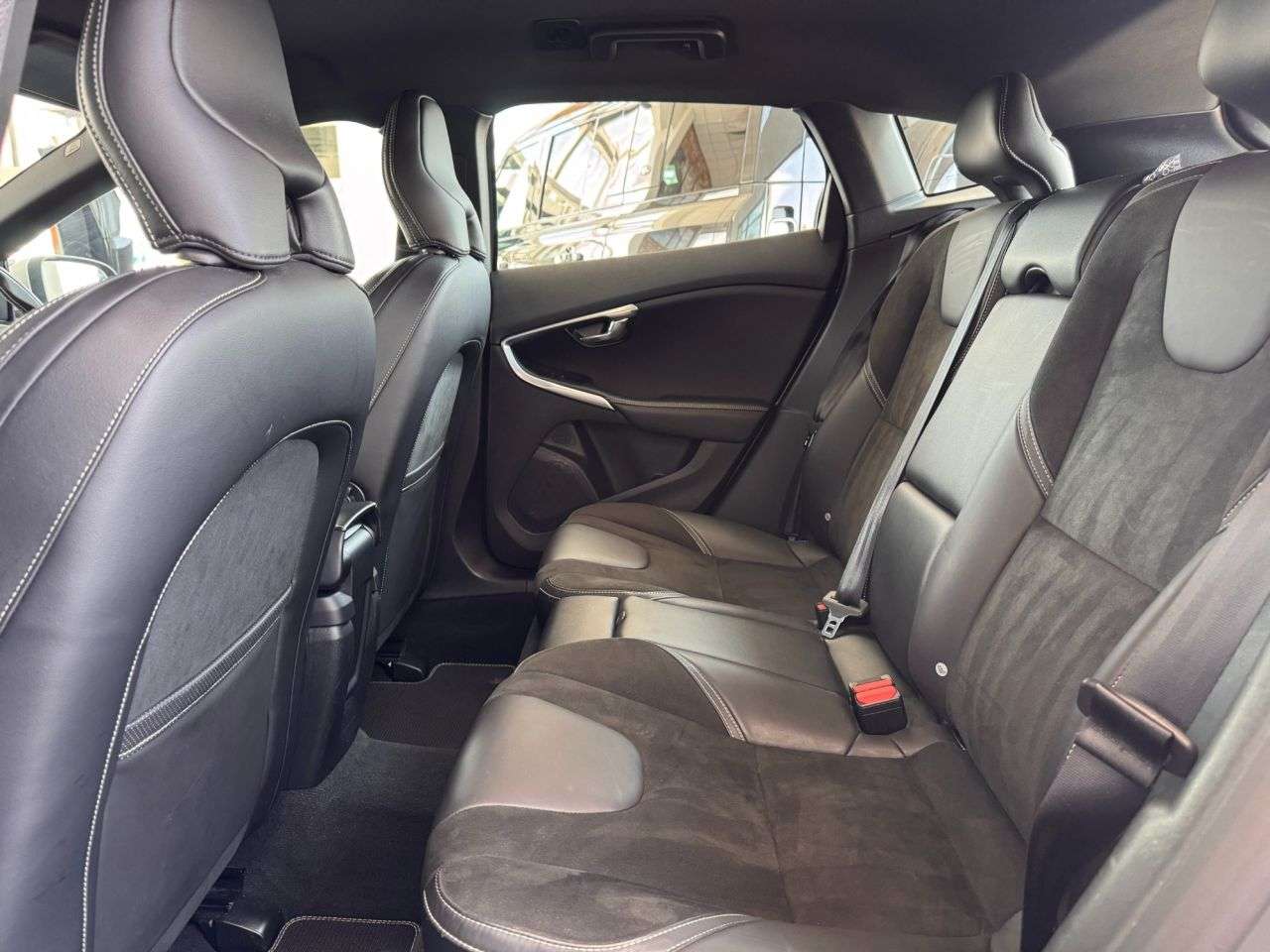 2019 VOLVO V40 2019 VOLVO V40