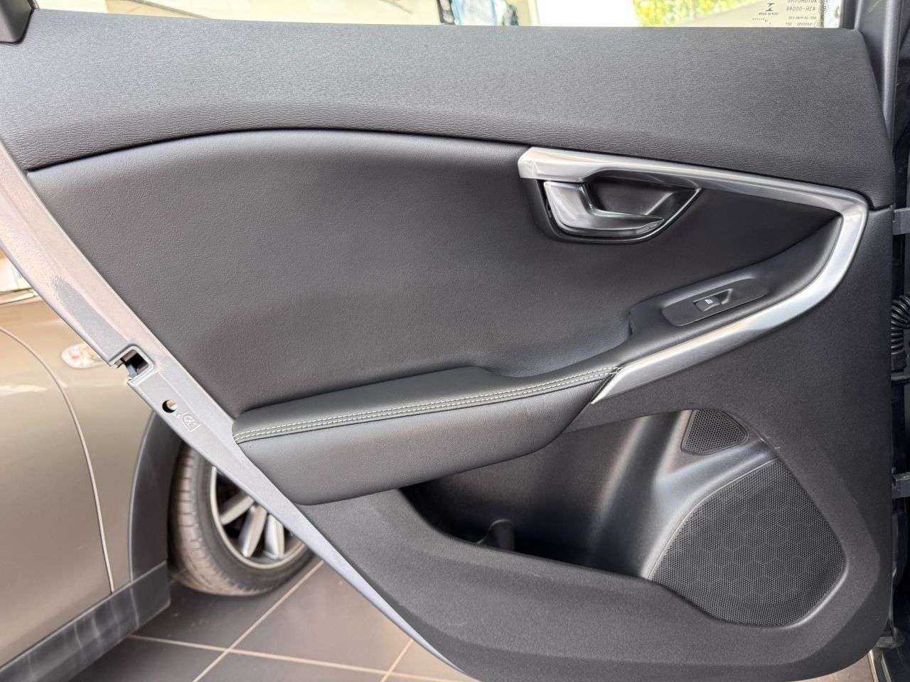 2019 VOLVO V40 2019 VOLVO V40
