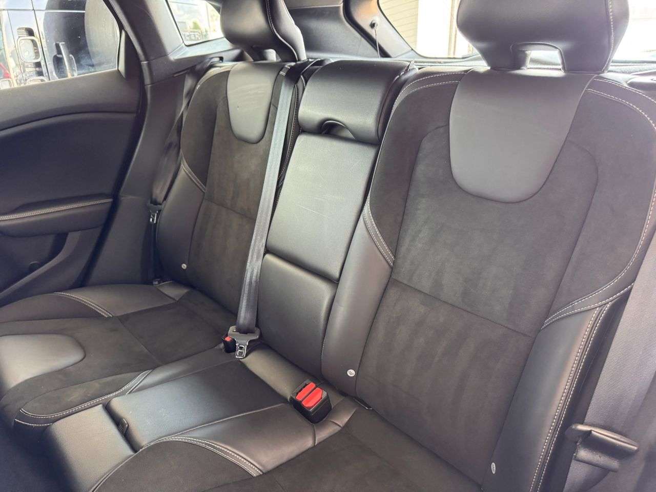 2019 VOLVO V40 2019 VOLVO V40