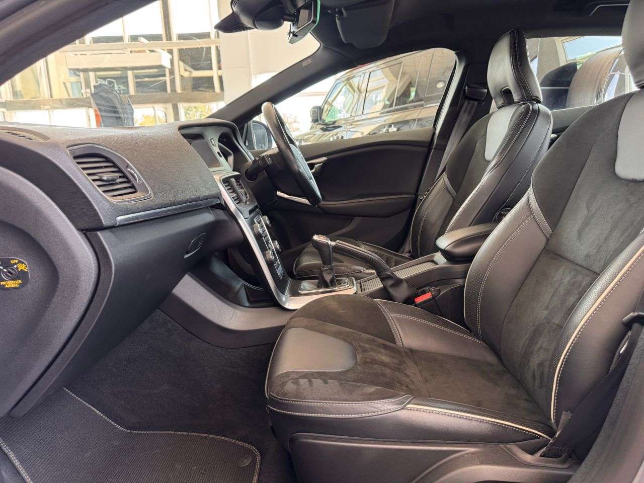 2019 VOLVO V40 2019 VOLVO V40