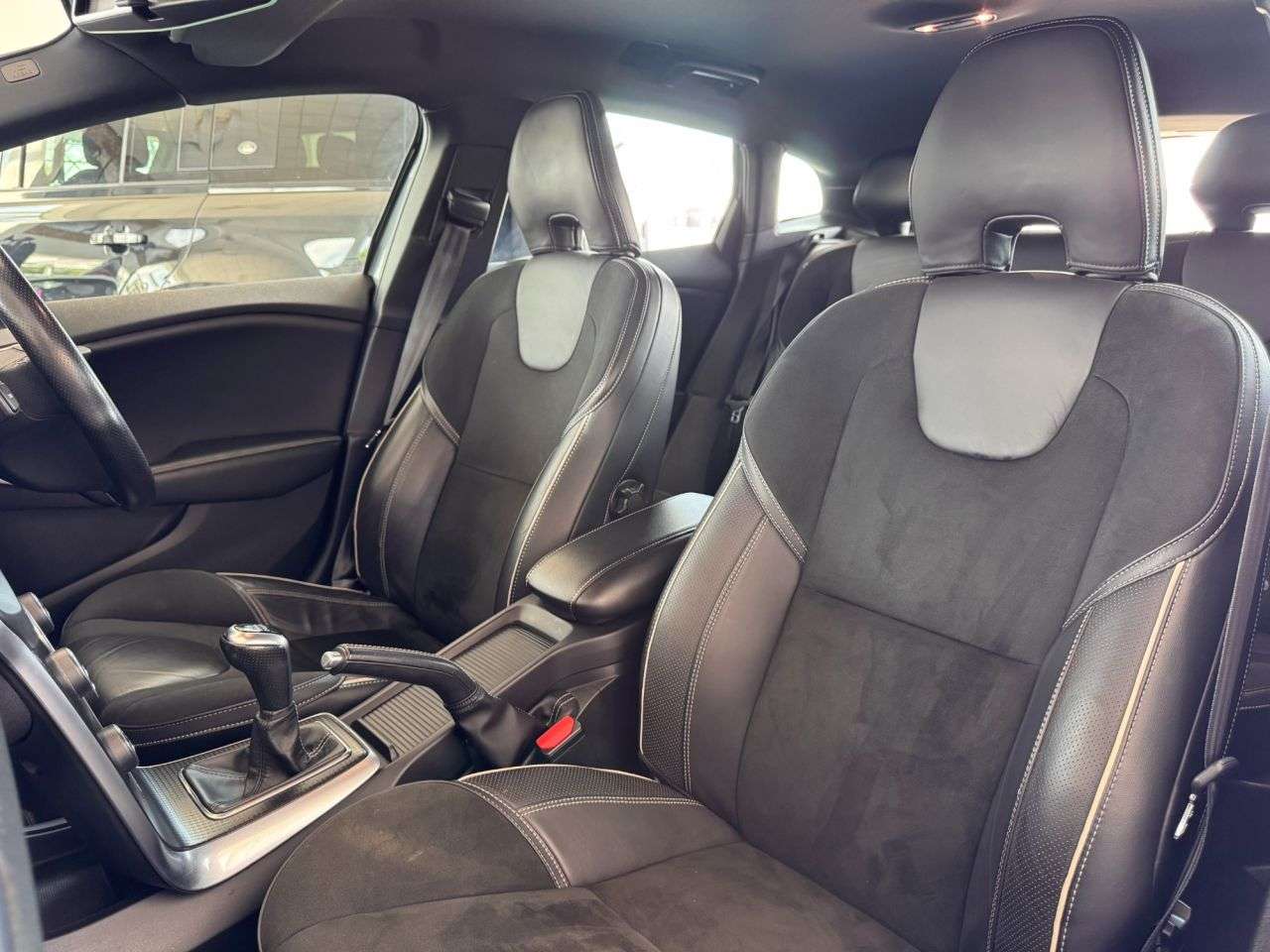 2019 VOLVO V40 2019 VOLVO V40