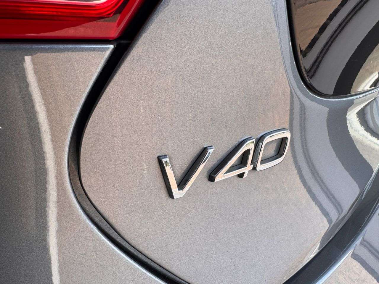 2019 VOLVO V40 2019 VOLVO V40
