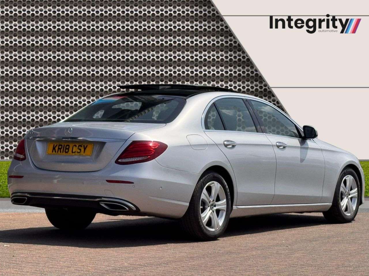 A 2018 MERCEDES-BENZ E CLASS 2.0 E220d SE (Premium) Saloon 4dr Diesel G-Tronic+ Euro 6 (s/s) (194 ps) 7 A 2018 MERCEDES-BENZ E CLASS 2.0 E220d SE (Premium) Saloon 4dr Diesel G-Tronic+ Euro 6 (s/s) (194 ps) 7