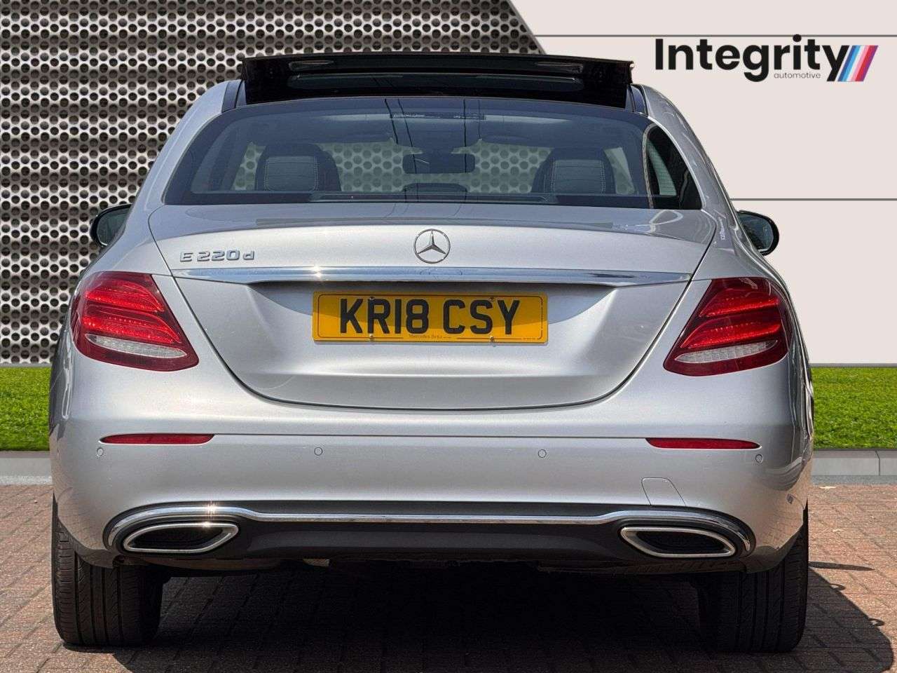 A 2018 MERCEDES-BENZ E CLASS 2.0 E220d SE (Premium) Saloon 4dr Diesel G-Tronic+ Euro 6 (s/s) (194 ps) 7 A 2018 MERCEDES-BENZ E CLASS 2.0 E220d SE (Premium) Saloon 4dr Diesel G-Tronic+ Euro 6 (s/s) (194 ps) 7